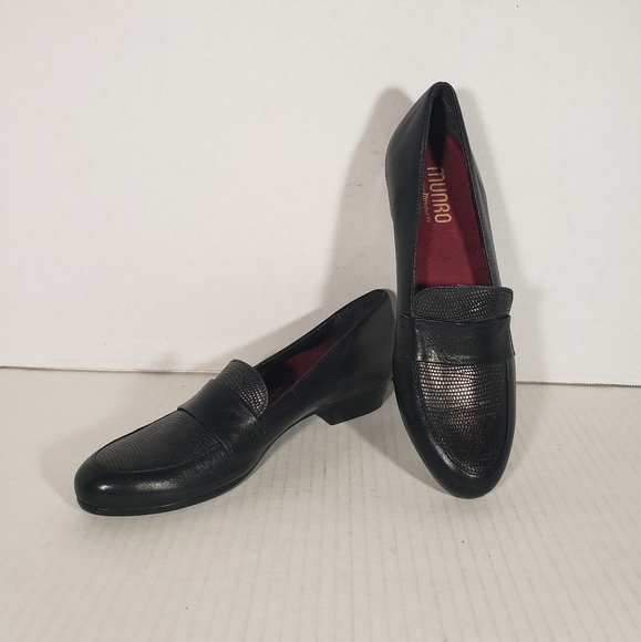 Munro Shoes - NWOT Women's Munro American Kiera Leather Loafers